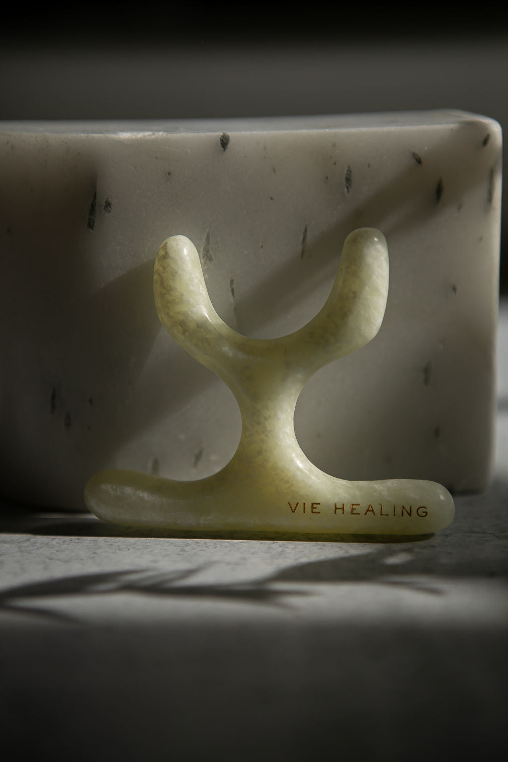 VIE HEALING U-shape jade gua sha 12-pack — wholesale cooling contouring tools for spas and practitioners