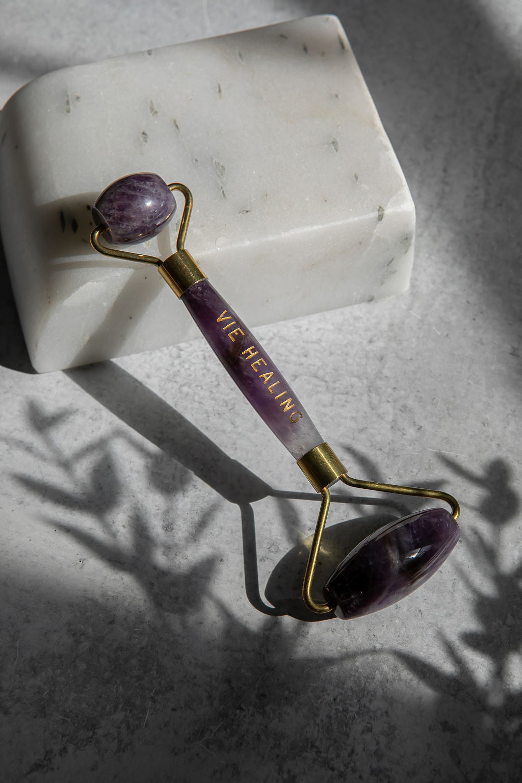VIE HEALING amethyst face roller beauty tool